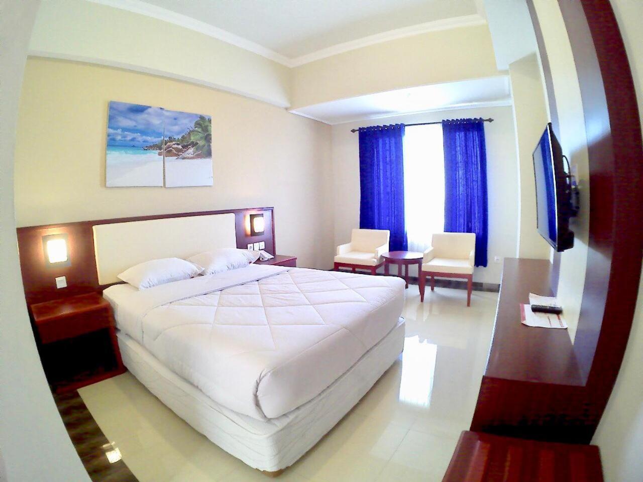 Hotel Tosan Solo Baru Grogol エクステリア 写真
